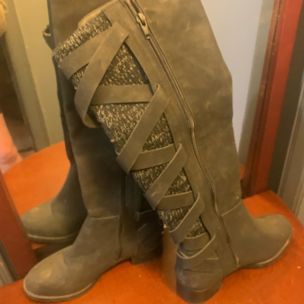 Women's Black Knee-High Boots